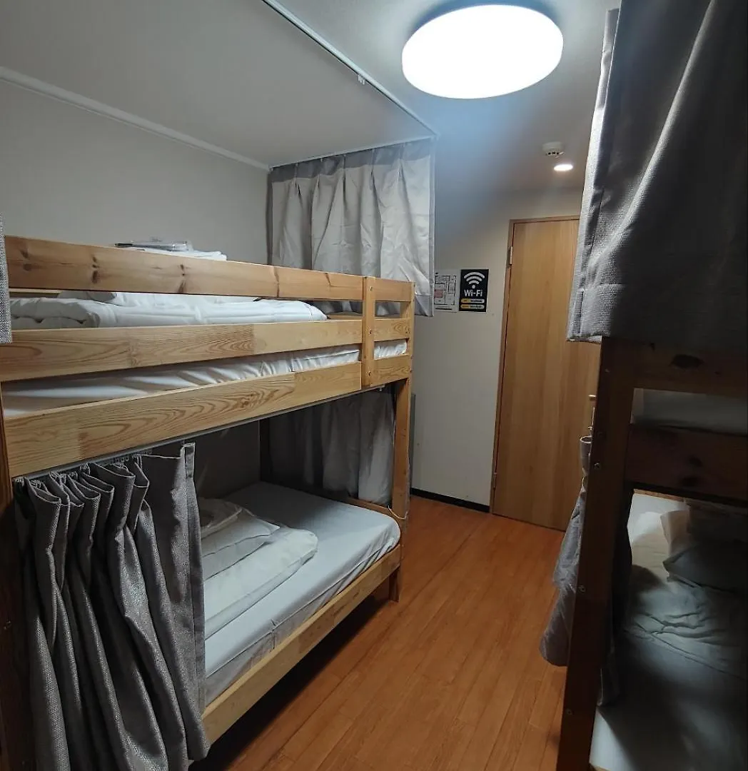Tokyo House Inn 0*,