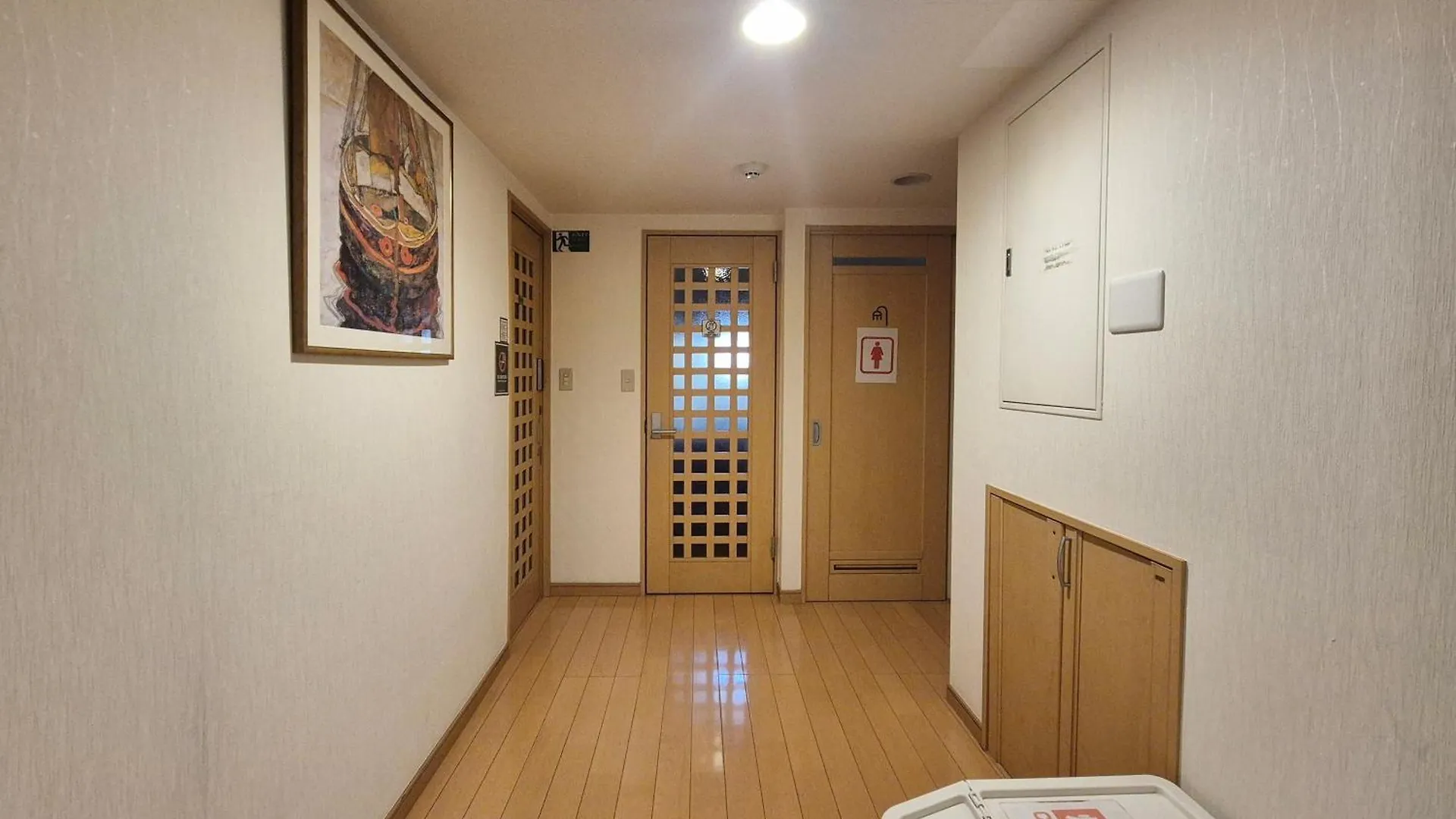 Tokyo House Inn 0*,