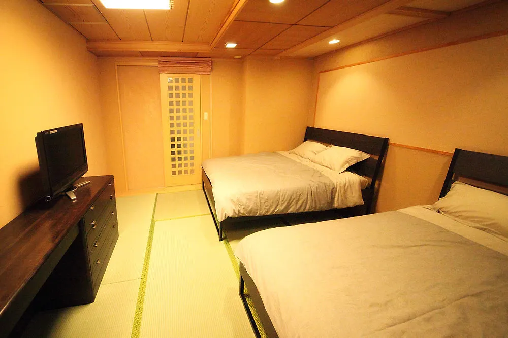 Tokyo House Inn Hostal