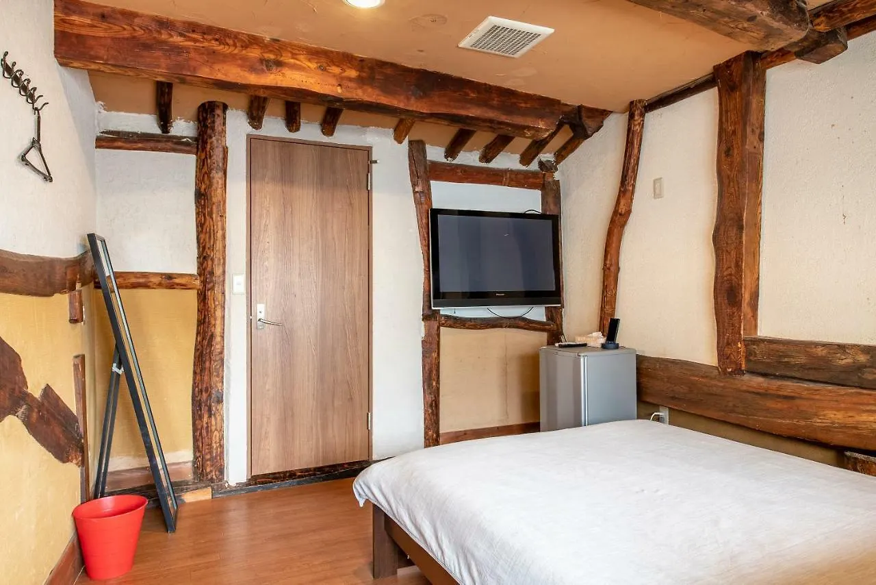 Hostal Tokyo House Inn