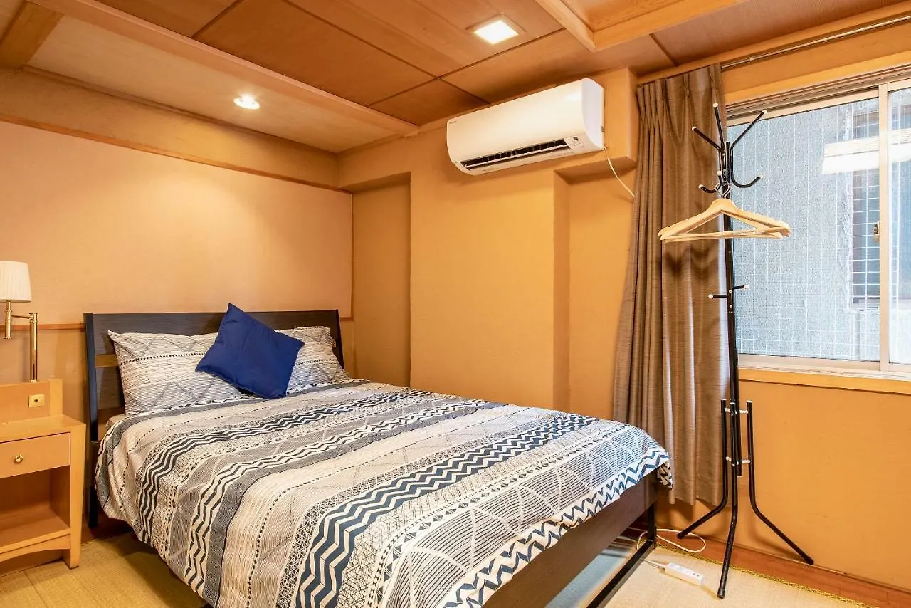 Tokyo House Inn 0*,